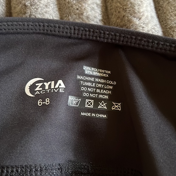 Womens zyia black 6-8 capri - Picture 3 of 3